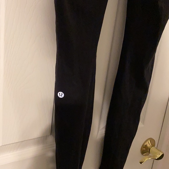 Lulu lemon leggings with pockets size 4 - Picture 3 of 4